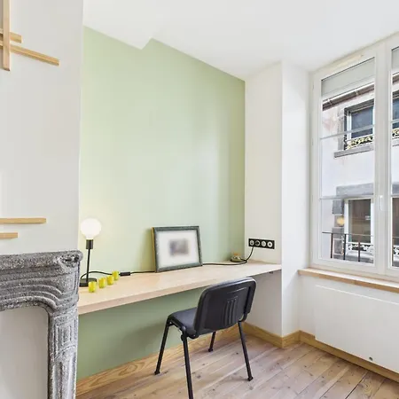 Stylish Renovated Flat In 2 Min From Jaude! *
