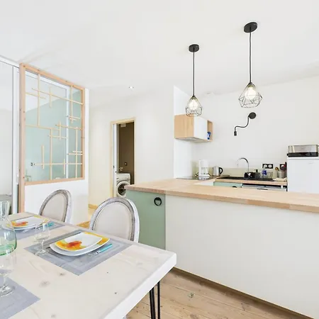 Stylish Renovated Flat In 2 Min From Jaude! *