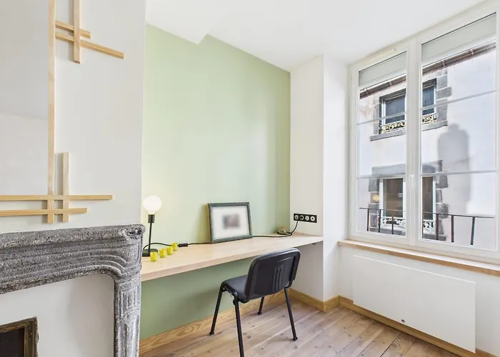 Chic T2 Renove Au Coeur De A 2 Min De Jaude ! *